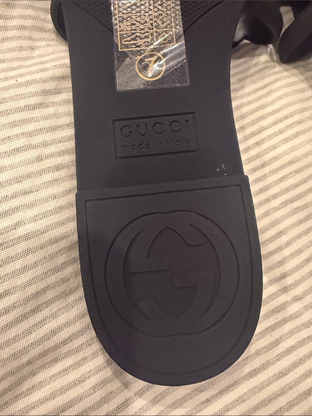 Gucci Black Rubber Interlocking G Slide Sandals - Picture 9 of 16